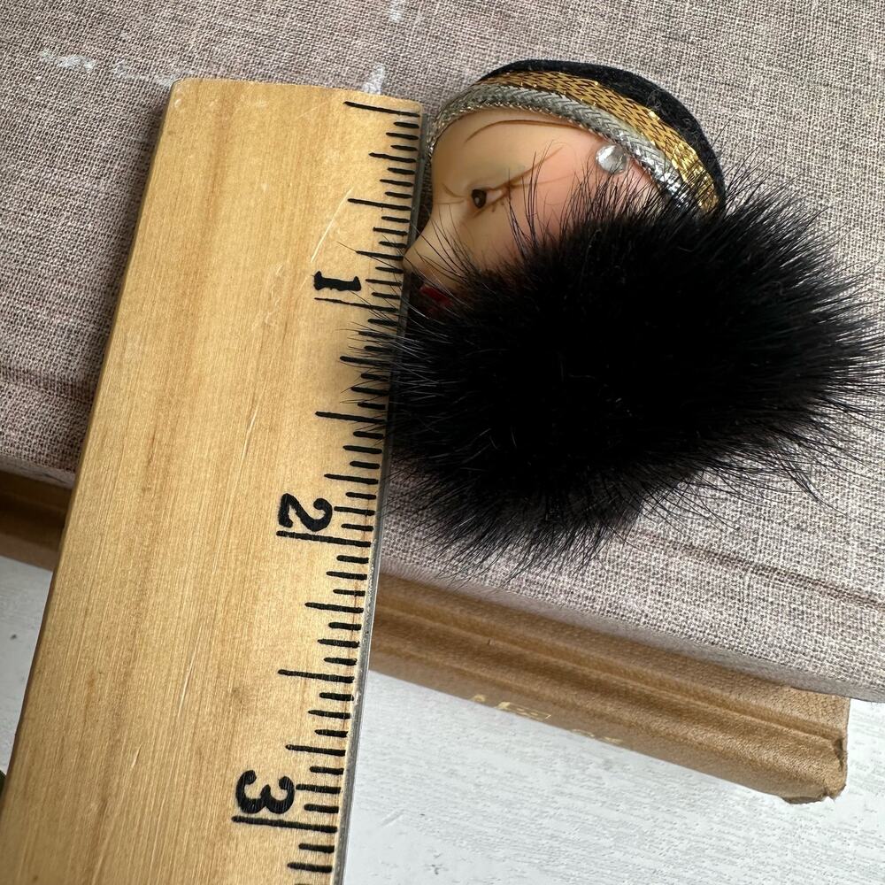 Vintage 1920s Flapper Lady Brooch | Art Deco Inspired Pin Mink Fur Trim - Picture 5 of 5